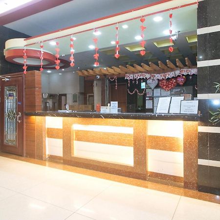 קואזון סיטי Reddoorz At Winter Hotel Araneta מראה חיצוני תמונה