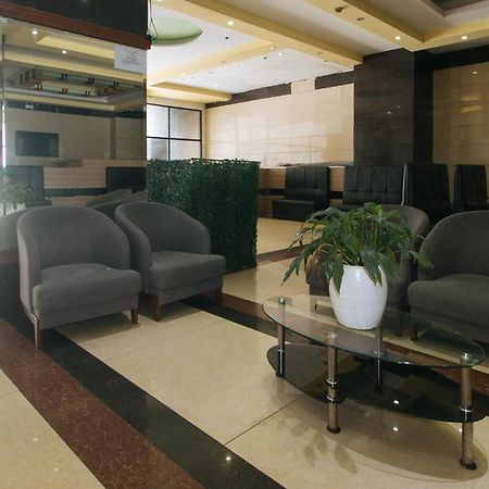 קואזון סיטי Reddoorz At Winter Hotel Araneta מראה חיצוני תמונה
