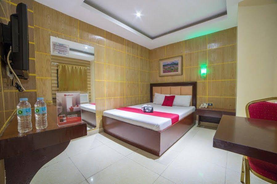 קואזון סיטי Reddoorz At Winter Hotel Araneta מראה חיצוני תמונה