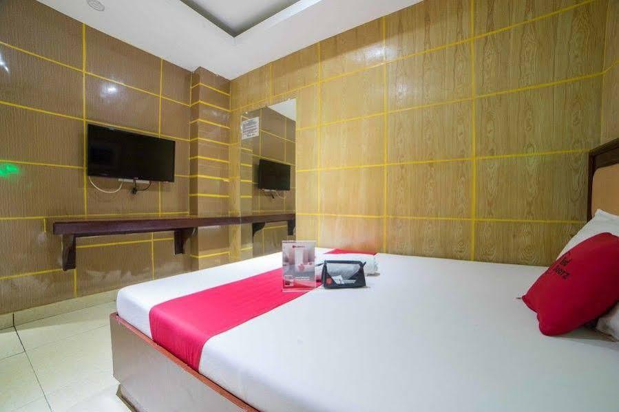קואזון סיטי Reddoorz At Winter Hotel Araneta מראה חיצוני תמונה
