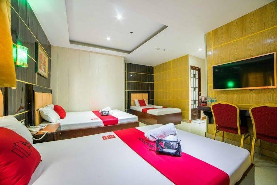 קואזון סיטי Reddoorz At Winter Hotel Araneta מראה חיצוני תמונה