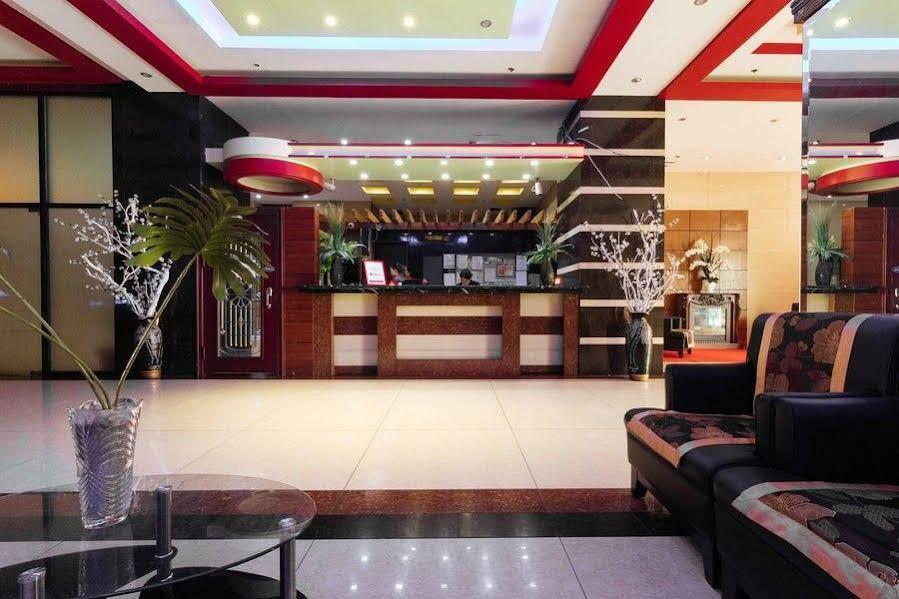 קואזון סיטי Reddoorz At Winter Hotel Araneta מראה חיצוני תמונה
