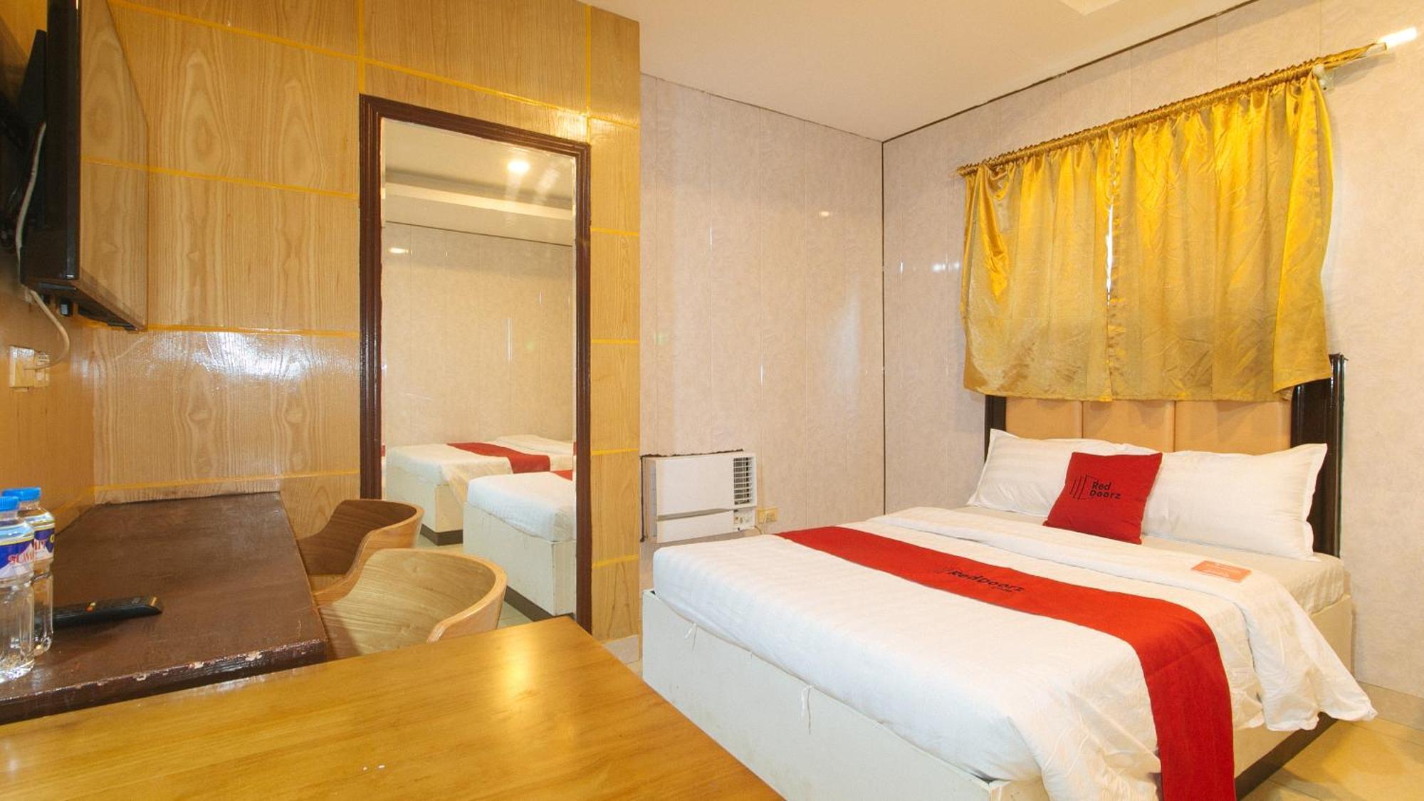 קואזון סיטי Reddoorz At Winter Hotel Araneta מראה חיצוני תמונה
