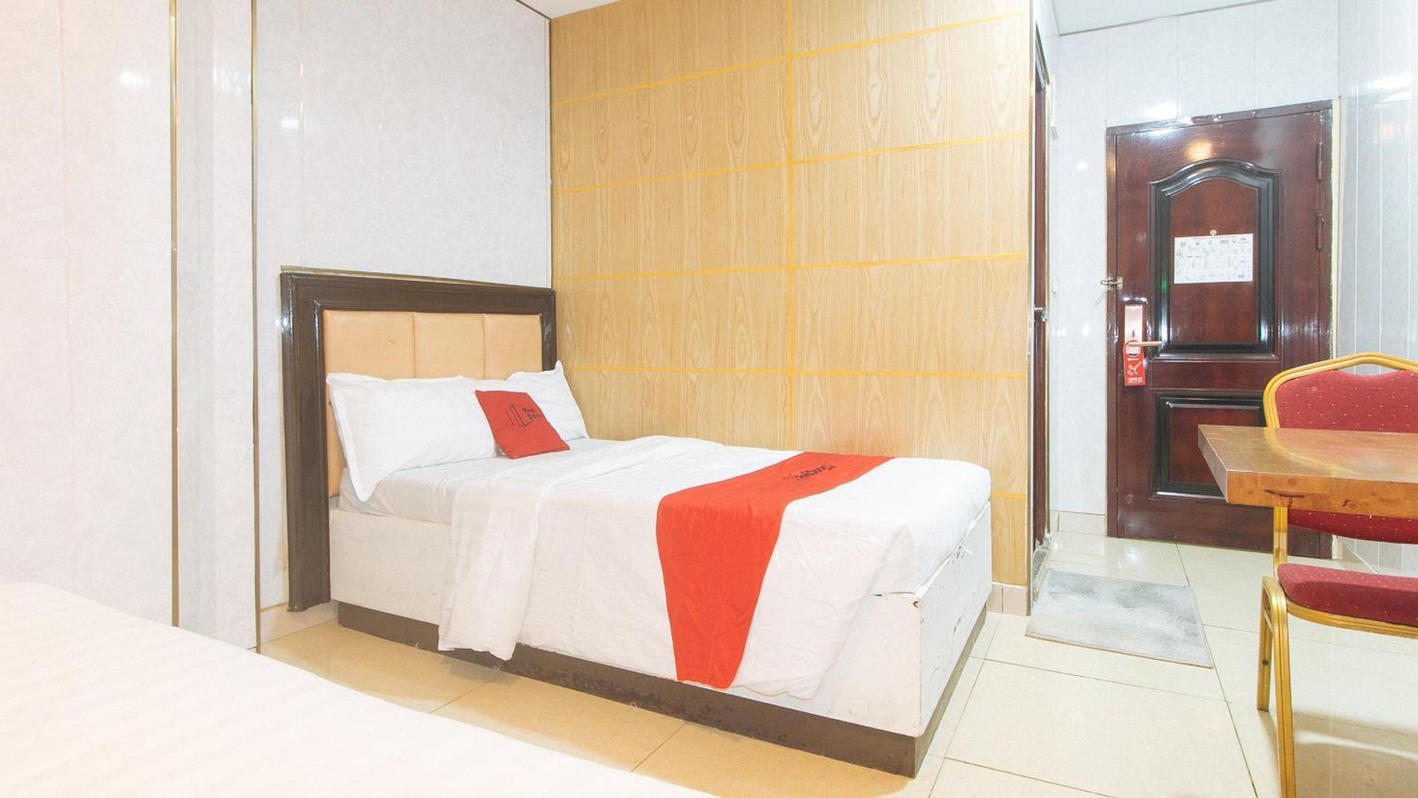 קואזון סיטי Reddoorz At Winter Hotel Araneta מראה חיצוני תמונה
