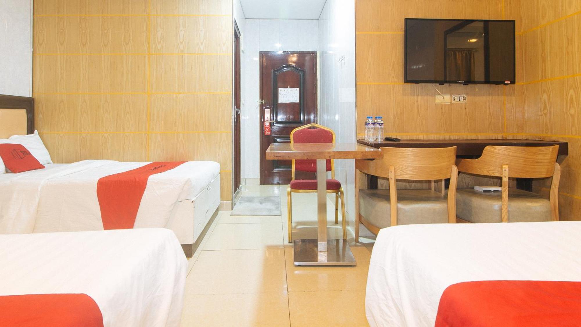 קואזון סיטי Reddoorz At Winter Hotel Araneta מראה חיצוני תמונה