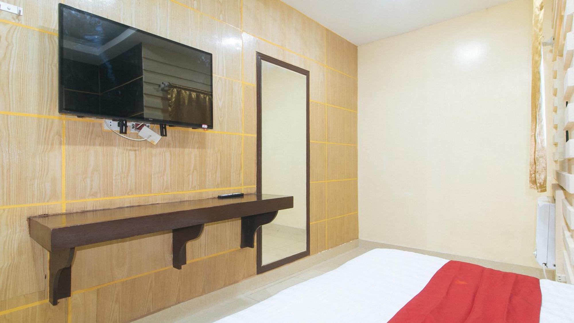 קואזון סיטי Reddoorz At Winter Hotel Araneta מראה חיצוני תמונה