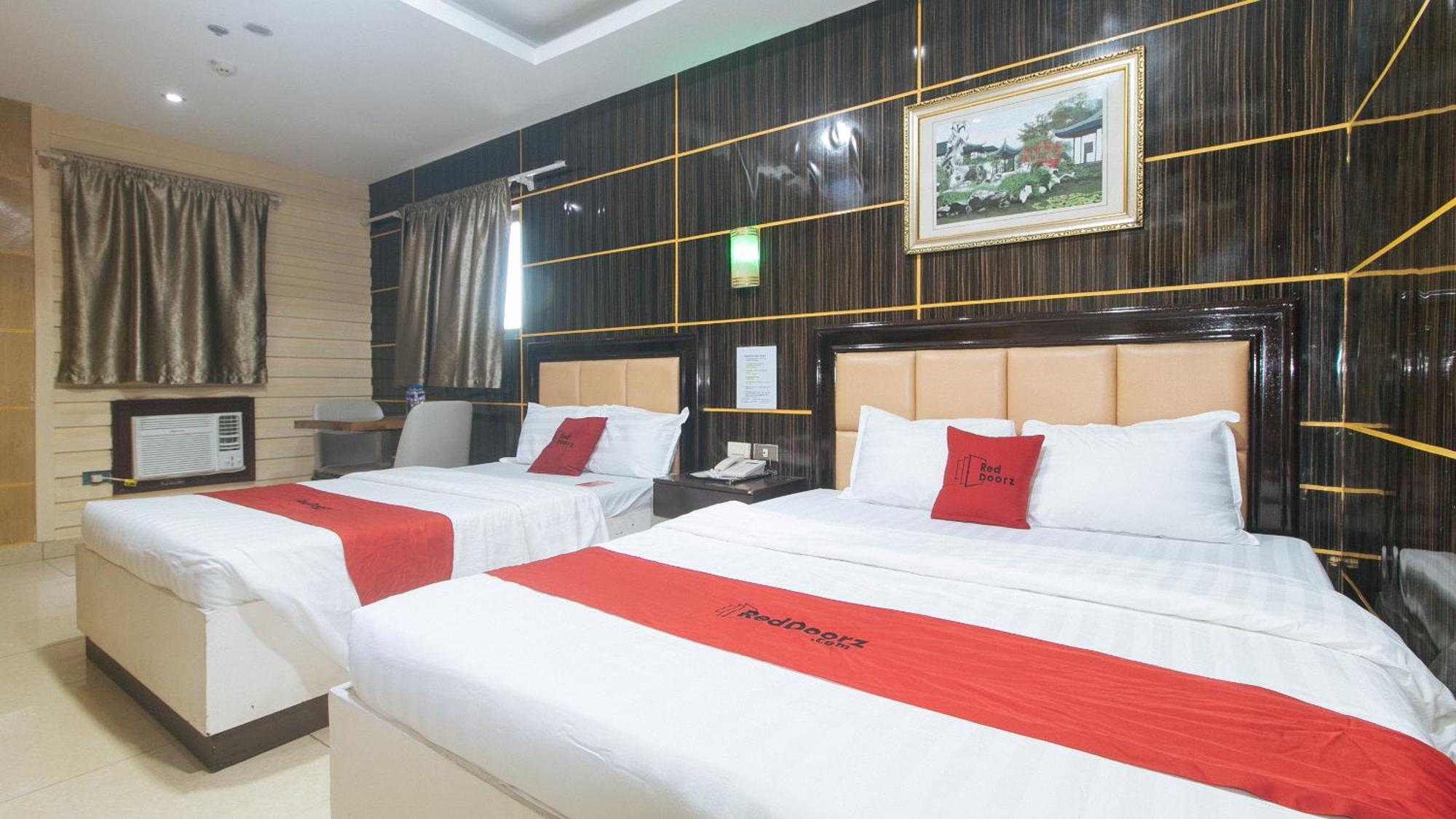 קואזון סיטי Reddoorz At Winter Hotel Araneta מראה חיצוני תמונה