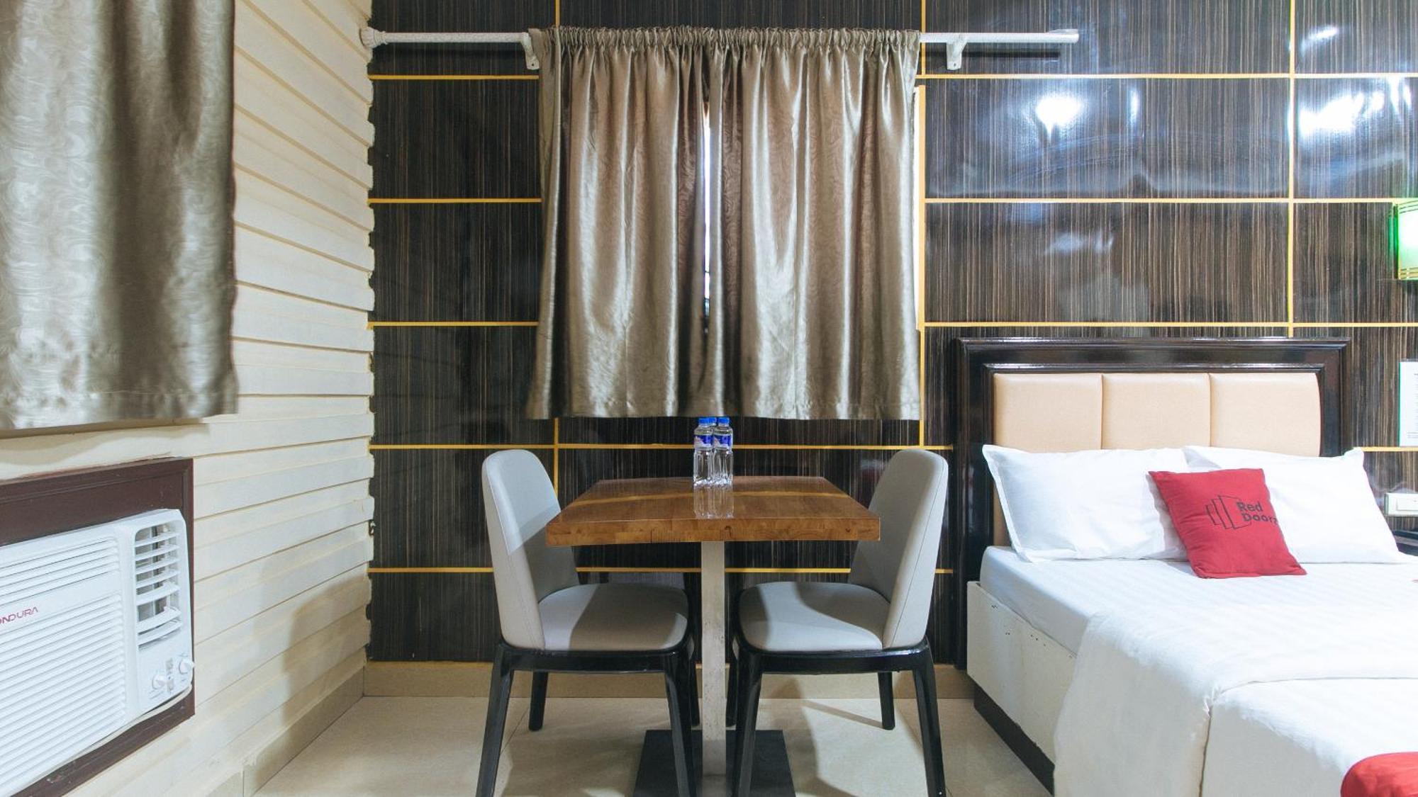 קואזון סיטי Reddoorz At Winter Hotel Araneta מראה חיצוני תמונה