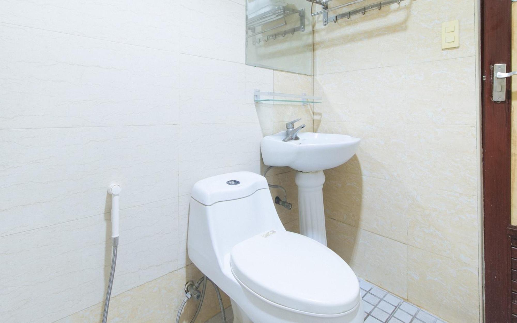 קואזון סיטי Reddoorz At Winter Hotel Araneta מראה חיצוני תמונה