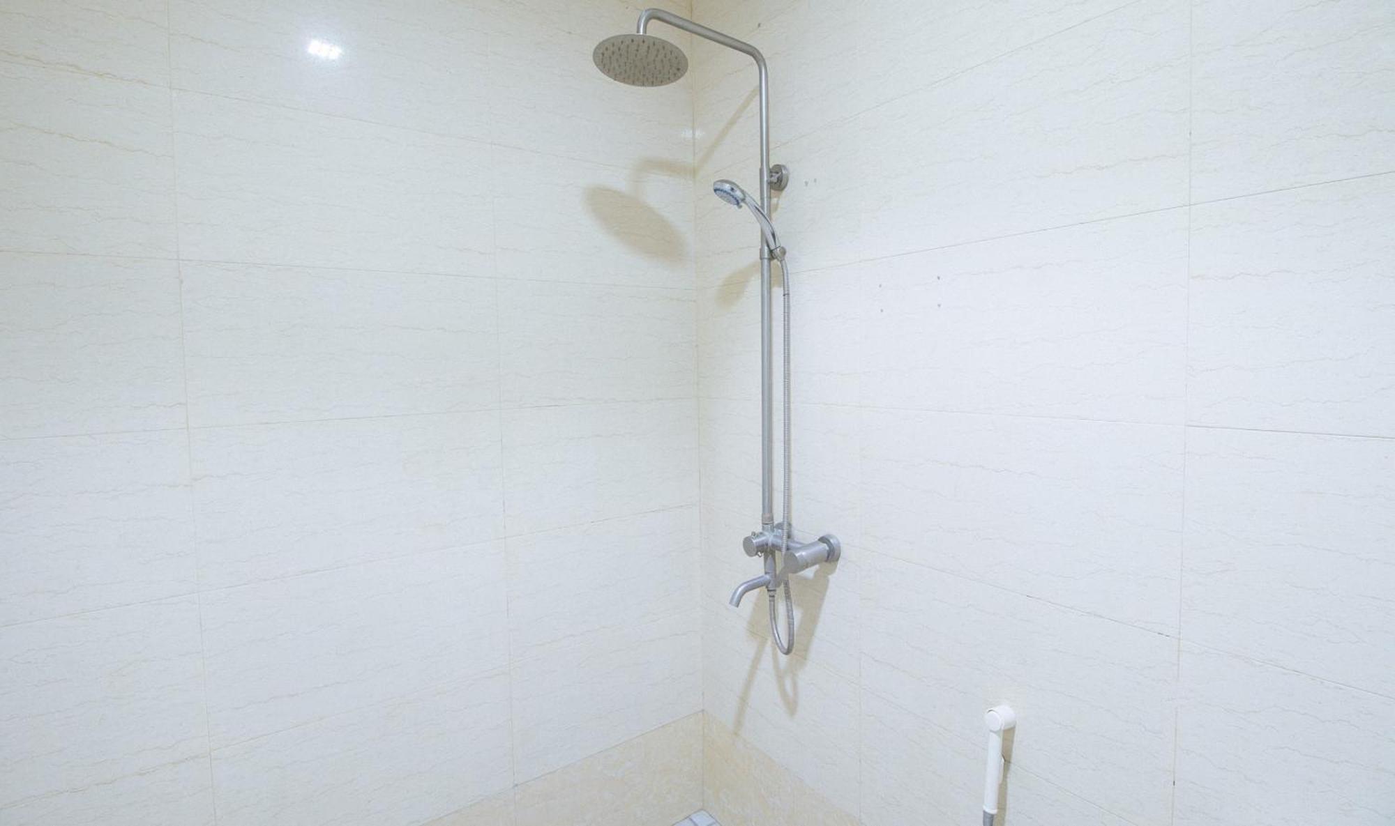 קואזון סיטי Reddoorz At Winter Hotel Araneta מראה חיצוני תמונה