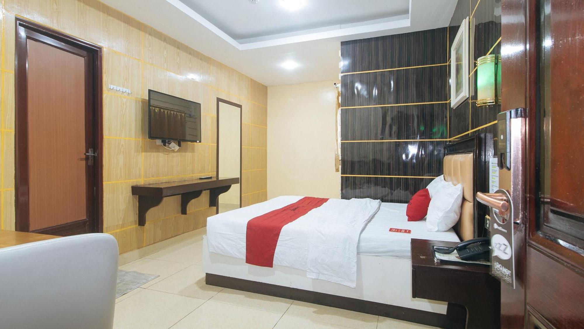 קואזון סיטי Reddoorz At Winter Hotel Araneta מראה חיצוני תמונה