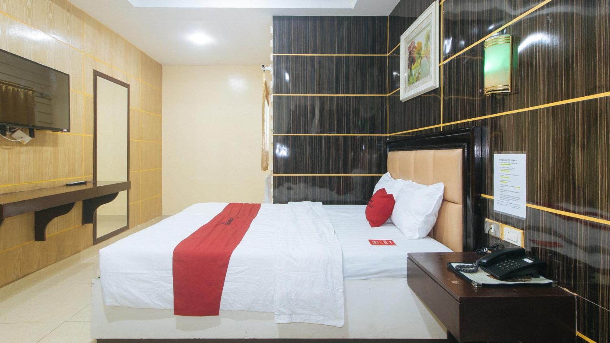 קואזון סיטי Reddoorz At Winter Hotel Araneta מראה חיצוני תמונה
