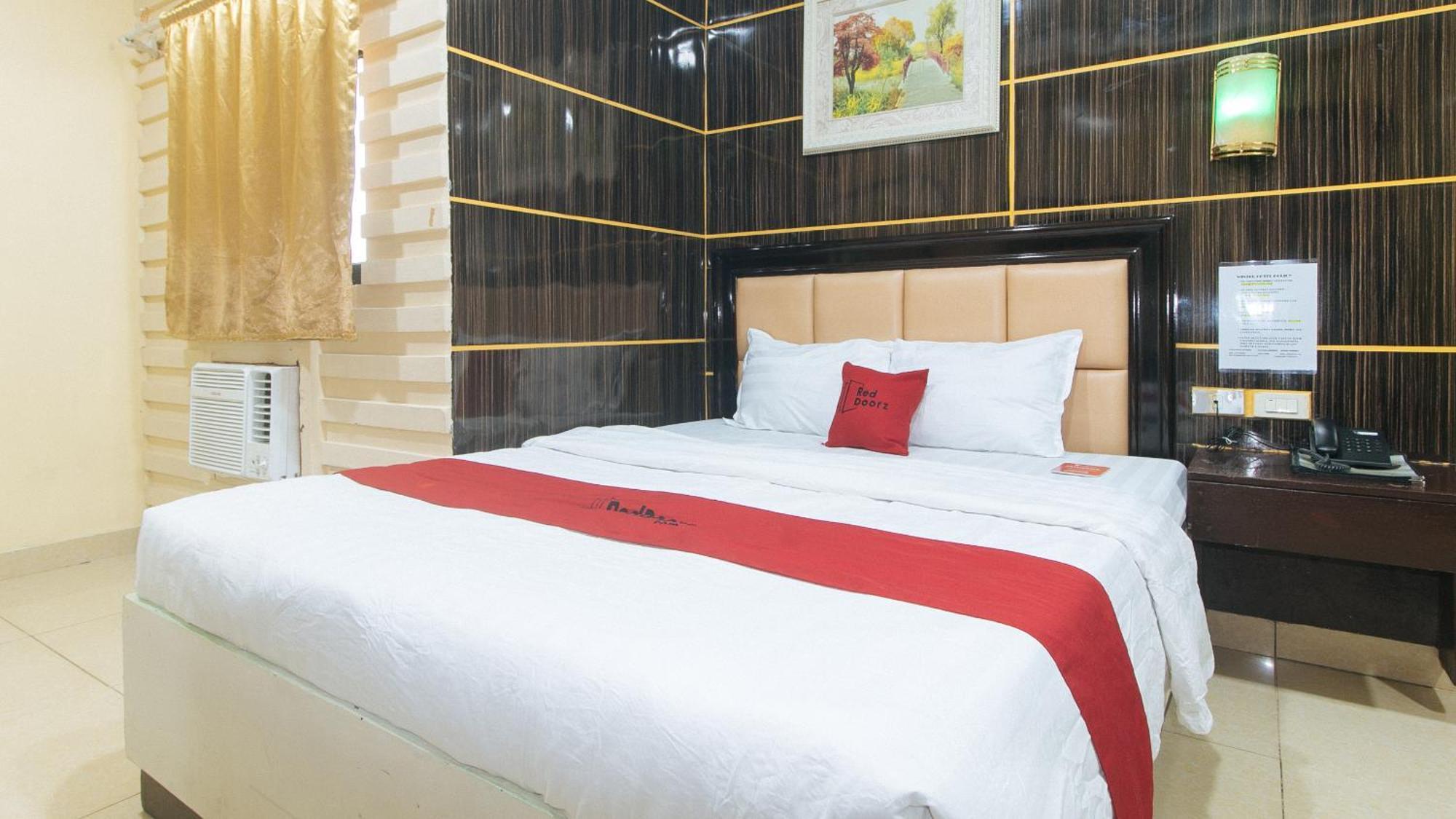 קואזון סיטי Reddoorz At Winter Hotel Araneta מראה חיצוני תמונה